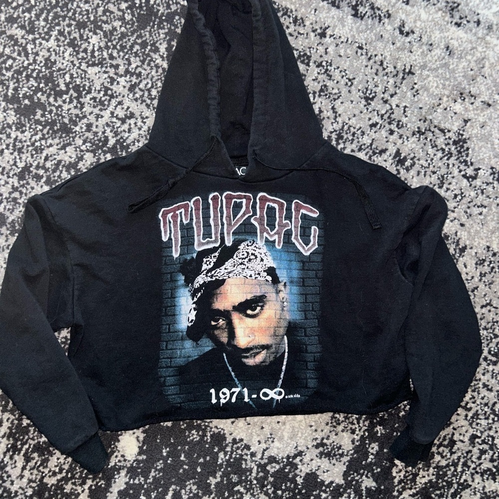 Retro Tupak Graphic Black Cropped Hoodie